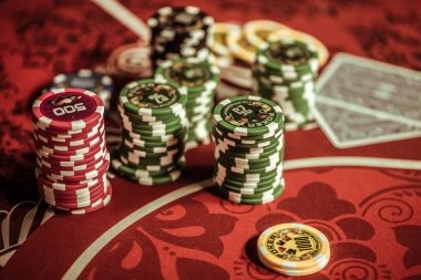 peng macau app interface showing Gem Saviour alongside live blackjack and sportsbook sections